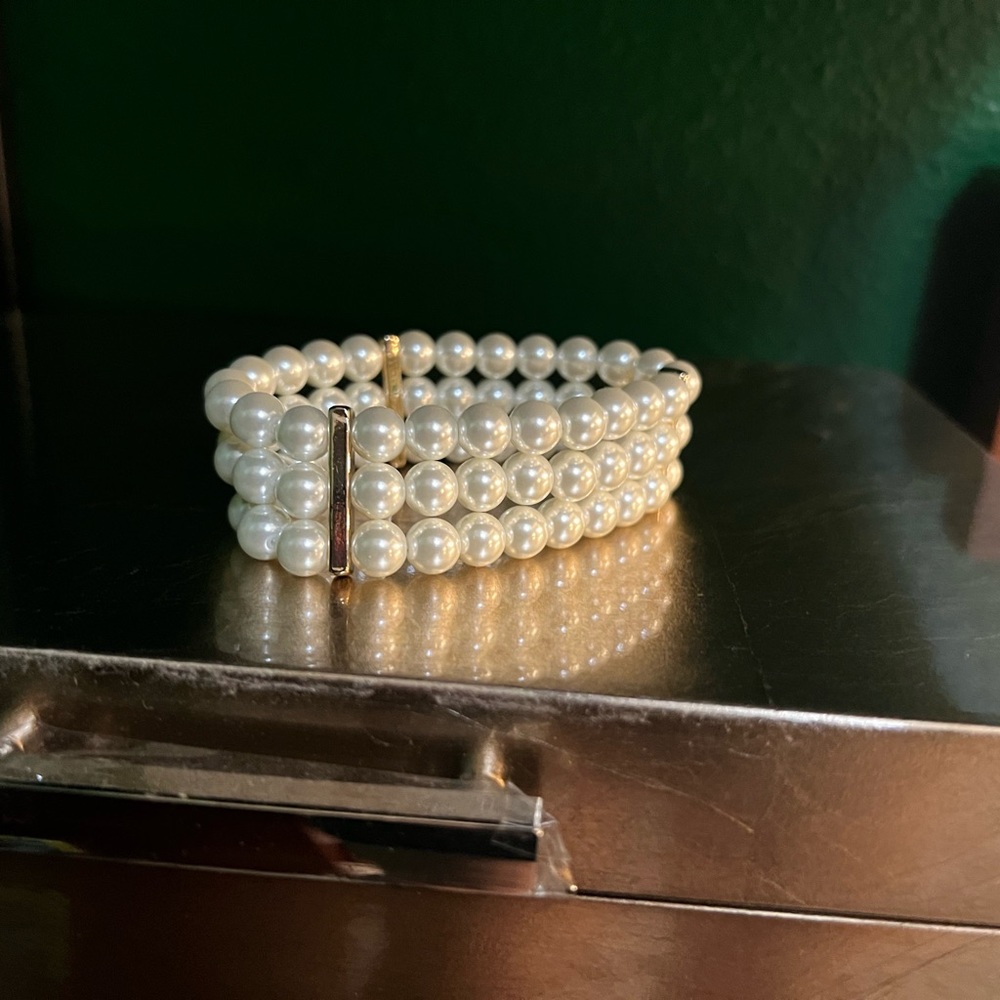 3 strands faux pearl bracelet